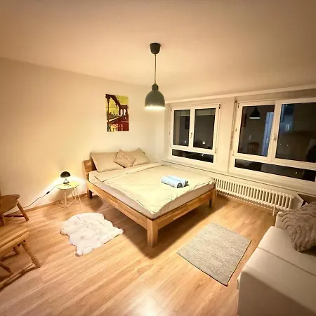Appartement Chaleureux Avec Belle Vue Et Montagnes *